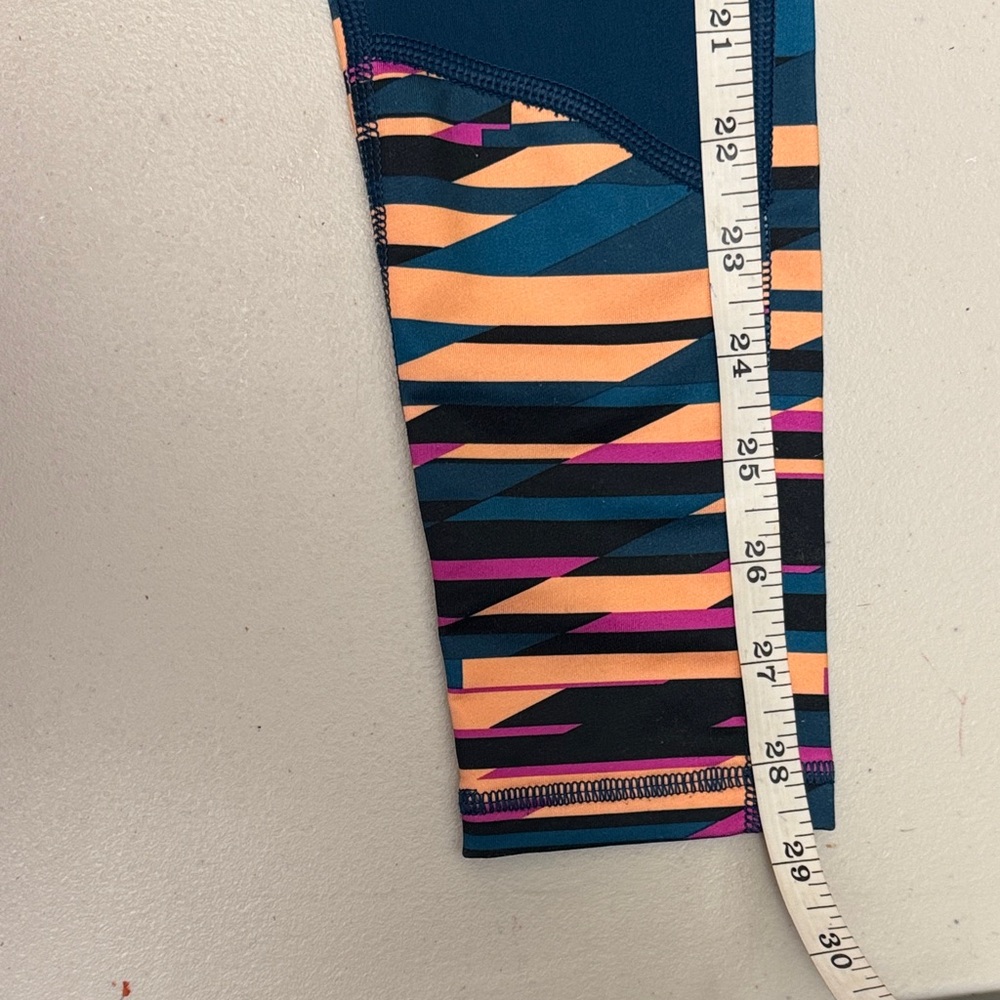 Under Armour Navy and Pink Patterned Leggings kids PRELOVED - Picture 4 of 4
